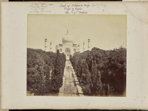 Agra; de Taj en de tuin, gezien vanaf de toegangspoort door Samuel Bourne
