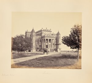 Lucknow; Het Dilkusha paleis door Samuel Bourne
