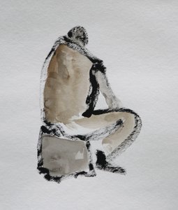 Nadenkende zittende figuur