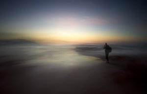 Dromerige eenzaamheid op het strand