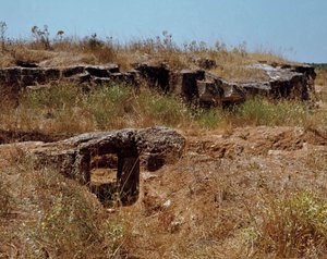 Nuragische cultuur: ruïnes van de prenuragische stad op de megalithische site van Anghelu Ruju: de centrale toren. 20e eeuw v.Chr. Alghero, Sardinië, Italië door Sardinia Nuragic Civilization