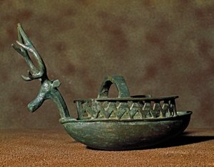 Nuragische cultuur: bronzen sculptuur in de vorm van een boot met figuren van een hertenkop. 8e-7e eeuw v.Chr.