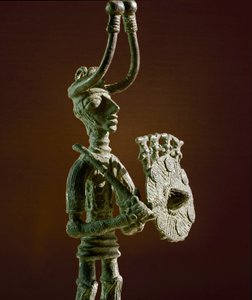 Nuragische cultuur (nuraghi) Sardinië: beeldje van een krijger met een schild en een bronzen zwaard. 8e-7e eeuw v.Chr. Cagliari, Museo Nazionale Archeologico, Sardinië, Italië door Sardinia Nuragic Civilization