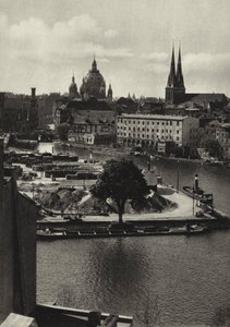 Berlijn: Uitzicht over de Spree naar de Mühlendamm door Sasha Stone