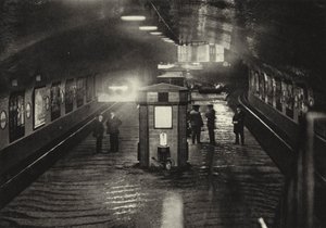 Berlijn: Ondergrondse station Inselbrücke door Sasha Stone