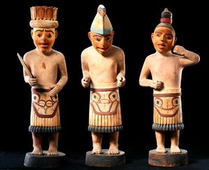 Drie sjamanenfiguren door School American