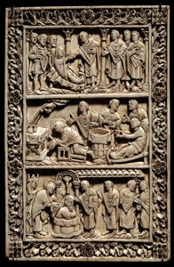 Karolingische kunst: wonder van de Heilige Ampul, ivoren diptiek die bovenaan de opstanding van een jong meisje voorstelt, in het midden een zieke doop, onderaan de doop van Clovis I (466-511) in aanwezigheid van koningin Clothilde op 25/12/498. 9e eeuw. A door School Carolingian