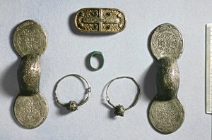 Sieraden uit Camon, Amiens, Somme, Karolingisch, 7e-10e eeuw door School Carolingian