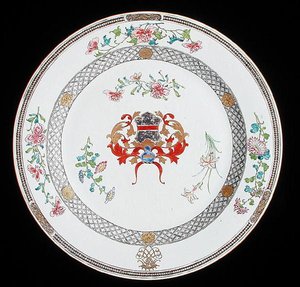 Een famille rose wapenbord met de wapens van Leonrodt van Oostenrijk, c.1730 door School Chinese