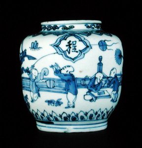 Blauw-witte pot met spelende jongens, Wanli door School Chinese