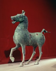 Paard, uit Wu-wei, Kansu, Oostelijke Han-dynastie (brons) door School Chinese