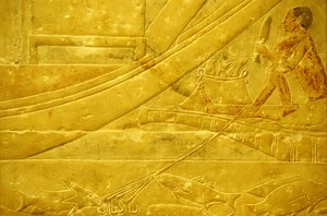 Oude Egypte, muurgravure, Mastaba/Tombe van Idout, Saqqara, 2323-2150 v.Chr., een visser die vis schubt en een vierpuntige speer vasthoudt