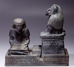 Egyptische oudheden: De schrijver Nebmertouf en de aap Thot, god van de schrift en beschermheer van schrijvers. Leisteen sculptuur. Regering van Amenophis III (1391-1353) door School Egyptian