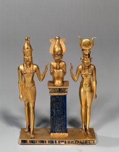 Egyptische oudheid: Osirische triade in de naam van Osorkon (Osiris omringd door Isis en Horus). Gouden hanger en lapis lazuli. 22e dynastie, late periode. Parijs, Louvre Museum