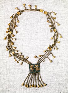 Egyptische oudheid: gouden ketting van farao Pinedjem. 21e dynastie (ca. 1069-945). Parijs, Louvre Museum