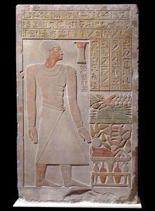Egyptische oudheid: kalkstenen stèle van het monument ter nagedachtenis aan de woordvoerder van de vizier Senousret, die een kapel vormt. Rond 1700 v.Chr. Laatste 12e dynastie door School Egyptian