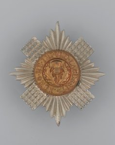 Mutsplaat, ca. 1896-1920 (metaal) door School English