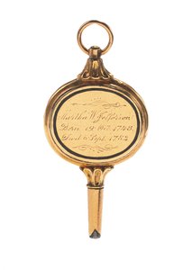 Memento Mori Gegraveerde Horlogesleutel, met Haarlok van Martha Wayles Jefferson, Frans of Engels, Laat 18e - Begin 19e Eeuw