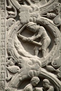 Gotische kunst: Piedroit van de rechterpoort van de westelijke gevel van de Basiliek van Saint Denis die het werk van de velden voorstelt: Augustus. Saint-Denis, Frankrijk door School French