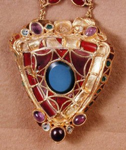 Broche met Indiase granaat en onyx, eind 4e eeuw