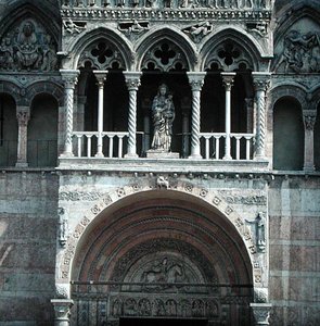 Westgevel, begonnen in de jaren 1130 en voltooid in de 15e eeuw (detail) door School Italian