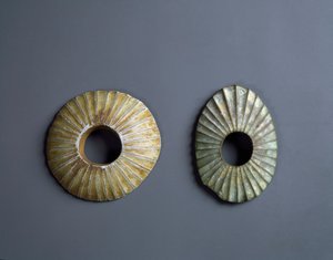 Vuurstenen armbanden, Jomon-periode 10000-300 v.Chr. door Japanese School