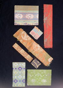 Fragmenten van stof gebruikt voor obi-sjerpen, kimono
