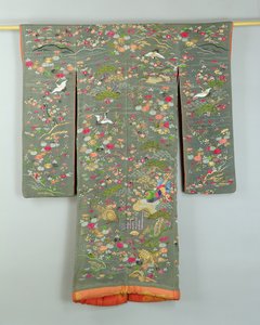 Grijze mantel versierd met bloemen en vogels, Japans door Japanese School