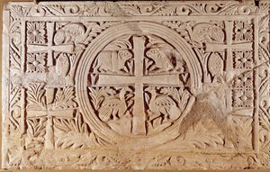 Koorsteen, sluitingselement van het koor van een kerk. uit Libanon. 5e-6e eeuw na Christus. Parijs, Louvre Museum