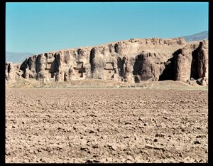 Uitzicht op de Necropolis en de Vier graven van Achaemenidische koningen, van links naar rechts, Arius II, Artaxerxes I en Darius I de Grote door School Persian