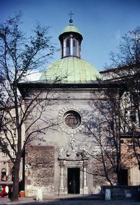 Kerk van St. Adalbert, oorspronkelijk gebouwd in de 12e eeuw, gemoderniseerd in de 18e eeuw door School Polish