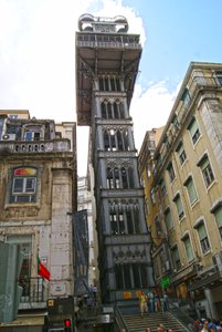 Santa Justa Lift, Lissabon, Portugal door School Portuguese