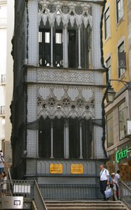 Santa Justa Lift, Lissabon, Portugal door School Portuguese