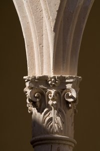 Detail van een zuil in het klooster van het Convent van Santo Domingo