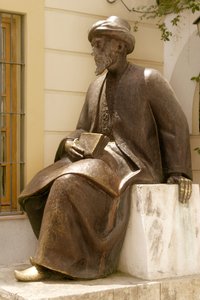 Standbeeld van Mozes Maimonides (brons)