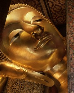 Detail van de liggende Boeddha (metaal) door School Thai