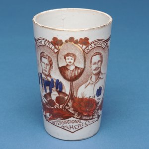 Souvenirmok Engeland v. Schotland door Scottish School