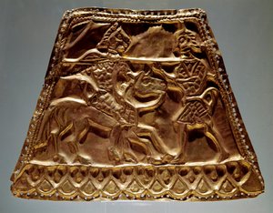 Gouden plaat met een ruiter die een krijger aanvalt met een speer door Scythian