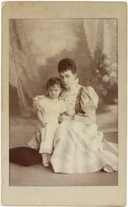 Grootvorstin Xenia Alexandrovna van Rusland met dochter Irina, ca. 1882