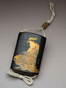 Inro die de courtisane Morokoshi van Echizen-ya een brief schrijvend afbeeldt, 19e eeuw door Shunsho