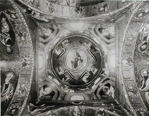 Detail van de koepel met de Christus Pantocrator in het midden