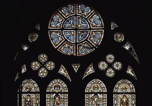 Detail van de centrale rozet, met in de ovale ramen symbolen van de evangelisten