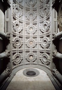 Interieur van het gewelfde plafond van de vestibule van de kerk gerealiseerd door Simone del Pollaiolo, ook wel il Cronaca (1457-1508)