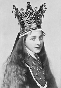 Een Noors meisje in feestkleding, 1912 door Solveig Lund