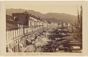 Marina di Messina. door Sommer and Behles