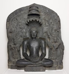 Jaina Tirthankara Parshvanatha met slangenkap zittend in meditatie (Dhyanamudra), uit Karnataka, India