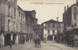 Arcades van de smederij, Pontevedra, Spanje (z/w foto) door Spanish Photographer