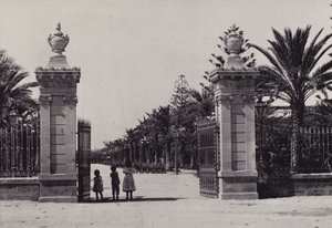 Cadiz: Entrada al Parque Genoves door Spanish Photographer