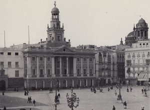 Cadiz: Plaza de Isabel II door Spanish Photographer