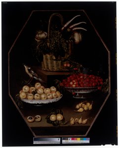 Een stilleven met granaatappels en druiven in een mand